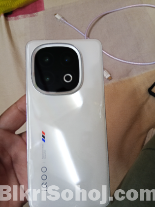 Iqoo 13 (12/256) cn variant only 2mas used